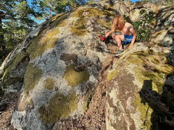 Climbing rocks in Adriansnäs