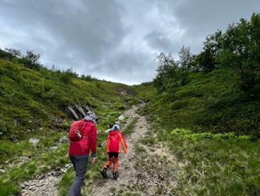 Up the mountain we go! copyright Viktorious.se