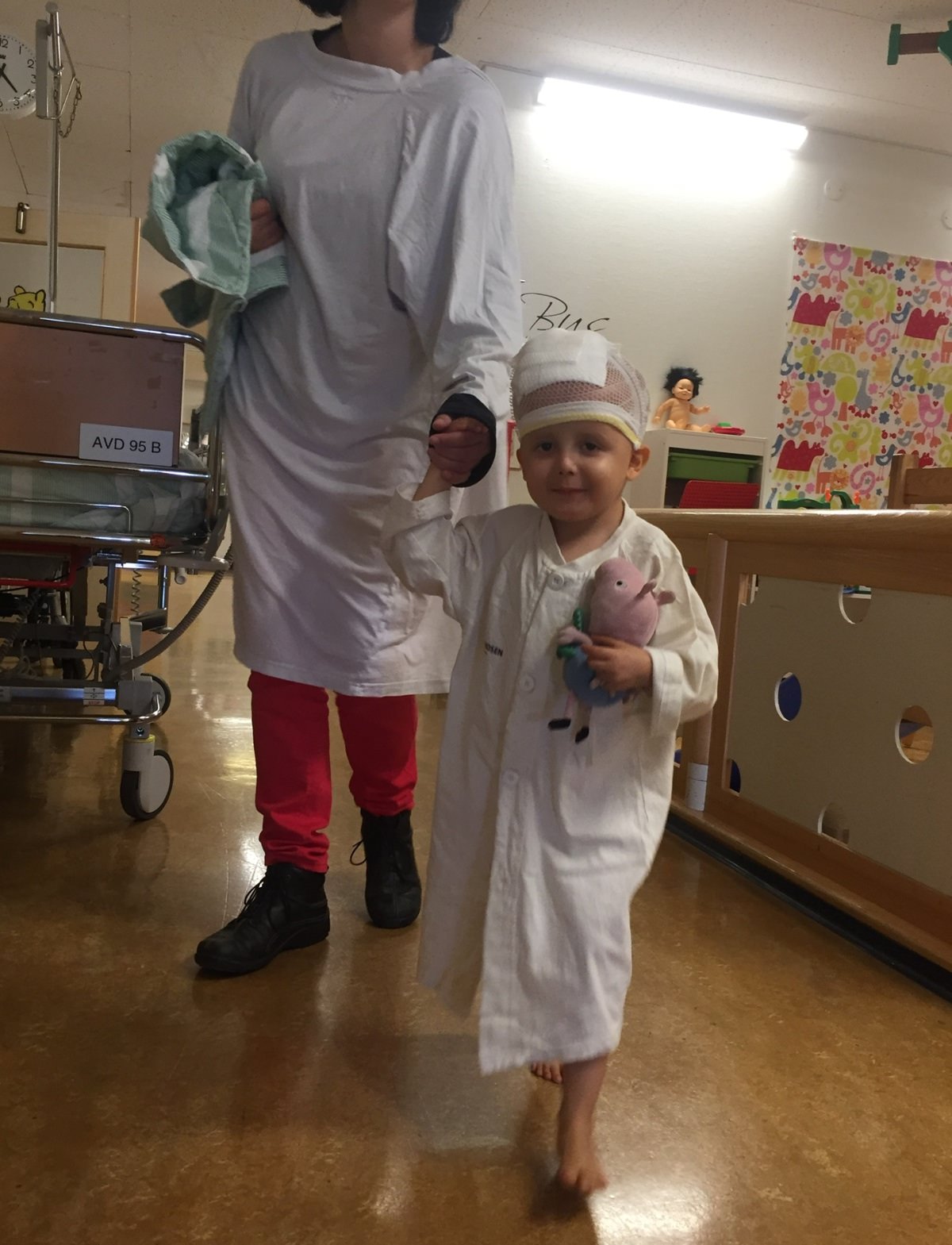 Viktor med Piggy och mamma