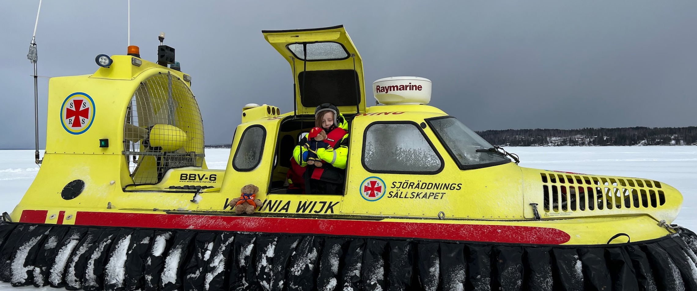 Sea Rescue Hovercraft visit - copyright Viktorious.se