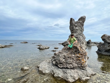 Climbing a rauk in Gotland copyright Viktorious.se
