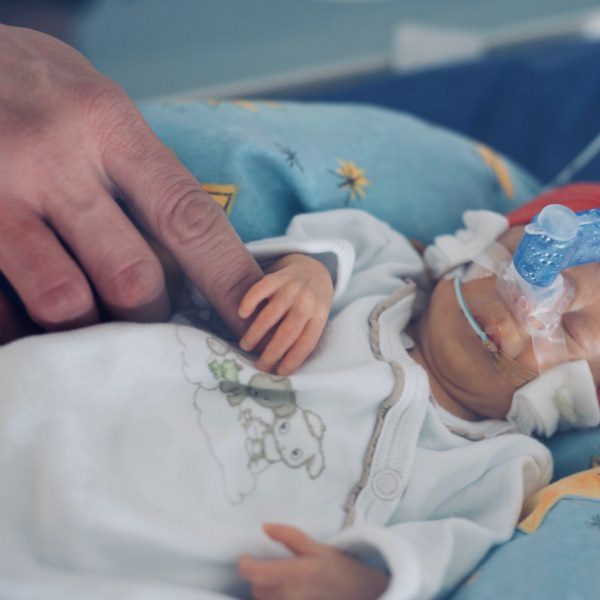 Premature born, sond feeding, early operations